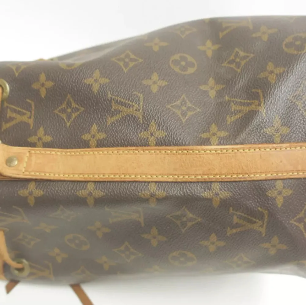 Vackra Louis Vuitton Petit Noe! Har blivit go-to-väskan för alla skandinaviska tjejer med goda skäl då den är tidlös, har en klassiskt vacker design och passar alla tillfällen.. Väskor.