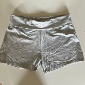 Shorts från nelly man kan vika ner Aldrig använda