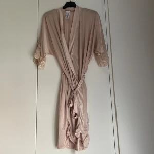 Kimono - Kimono i storlek 40/42, använd fåtal gånger 