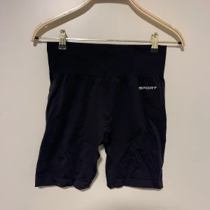 Shorts  - Svarta sport shorts. Bra skick 