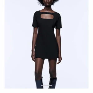 Zara klänning  - Helt ny zara klänning köpt för 559 kr 