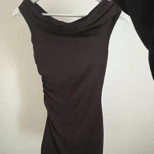 Klänning - Kort offshoulder klänning 🎀