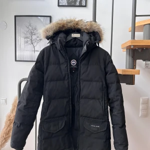 canada goose solaris parka - Slitage i sömmarna på insidan av ärmarna (mot kroppen)