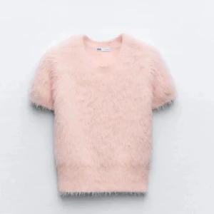 zara tröja - Jätte jätte fin baby rosa och fluffig tröja från zara. (Pris kan diskuteras)
