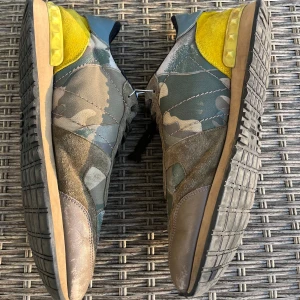 Valentino Rockrunner - Säljer dessa superfeta Valentino Rockrunners i storlek 45. Snygga i färgen och passar helt perfekt till vintern🤩❄️🌨️Skicket på skorna är 6/10 lite slitage men fortfarande riktigt snygga💯(Öppen för förhandling)