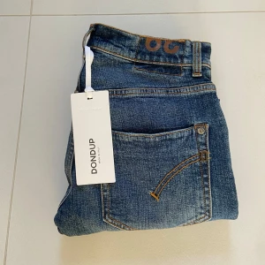 Dondup Jeans  - Säljer nu dessa blå dondup jeans i fint skick, skriv för fler bilder/frågor🙌🏼