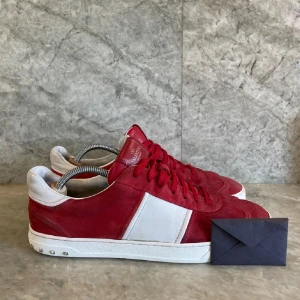 Valentino Flycrews - Vinröda Valentino flycrews. 9/10 skick. Storlek 45