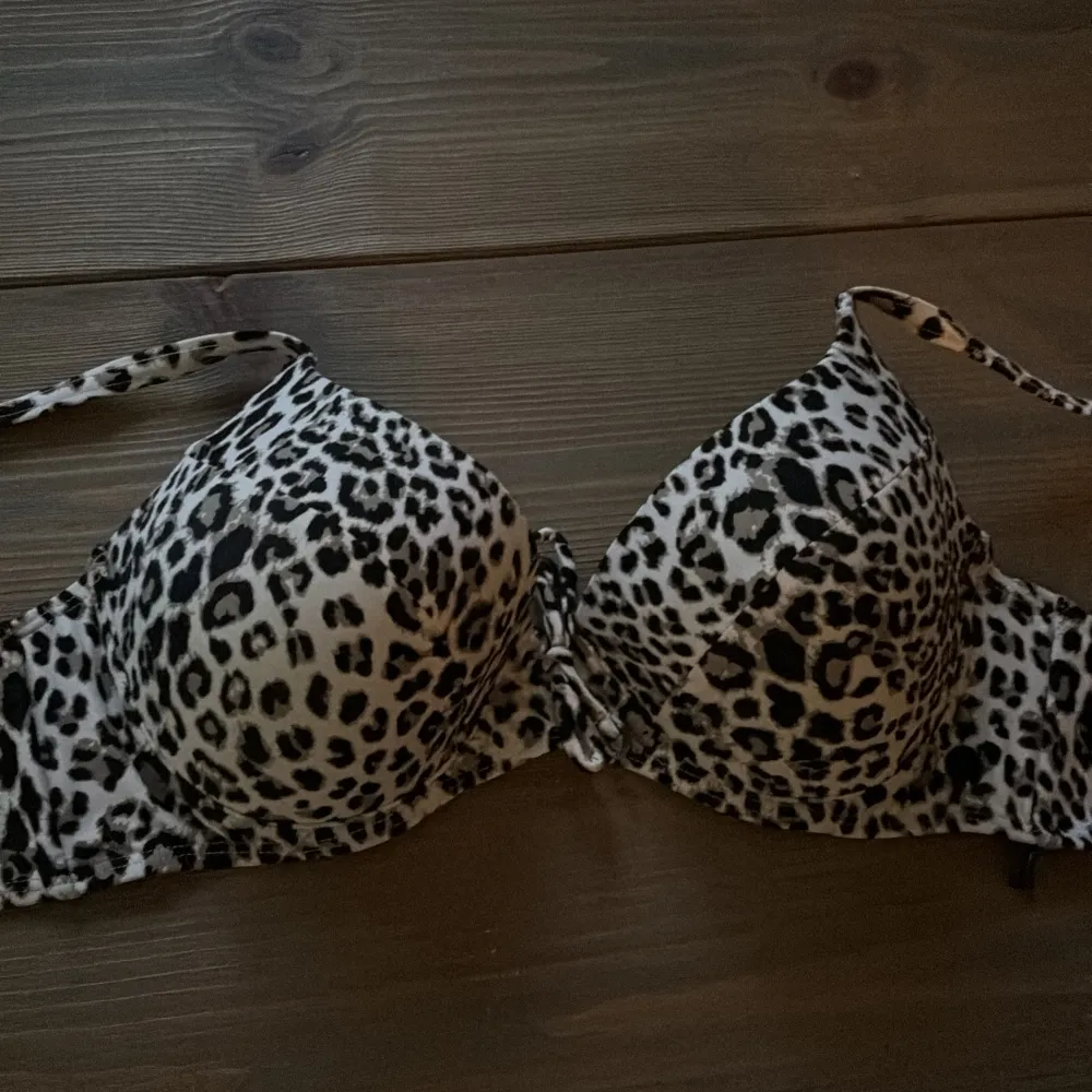 Helt ny leopardmönstrad push up bikini stl 42. Övrigt.