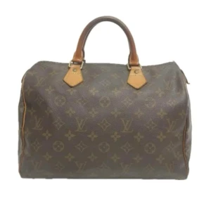 Louis Vuitton Speedy 30 - Louis Vuitton Speedy 30. Ett måste i väskkollektionen! Bra storlek för både vardagsbruk och resor. Perfekt att använda som skol-/arbetsväska. Speedy ger en touch av lyx och stil till varje outfit. Tillverkad i den ikoniska monogramduken.