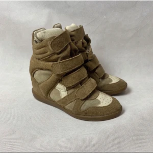 Isabel marant - Funderar på att sälja mina isabel marant skor så skriv vid intresse. Lägg gärna bud förslag💞🥰