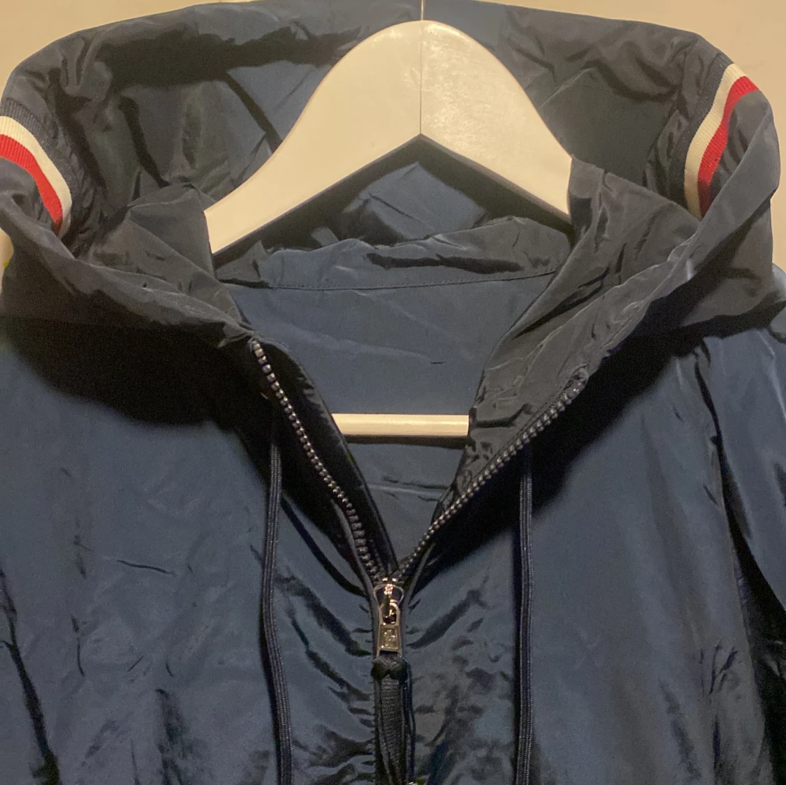 Mörkblå vindjacka från Moncler - 1