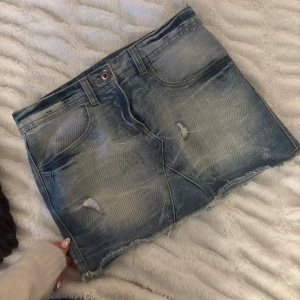 Jeanskjol - Jättefin jeanskjol, storlek 152 men passar mig som brukar ha XS eller S 