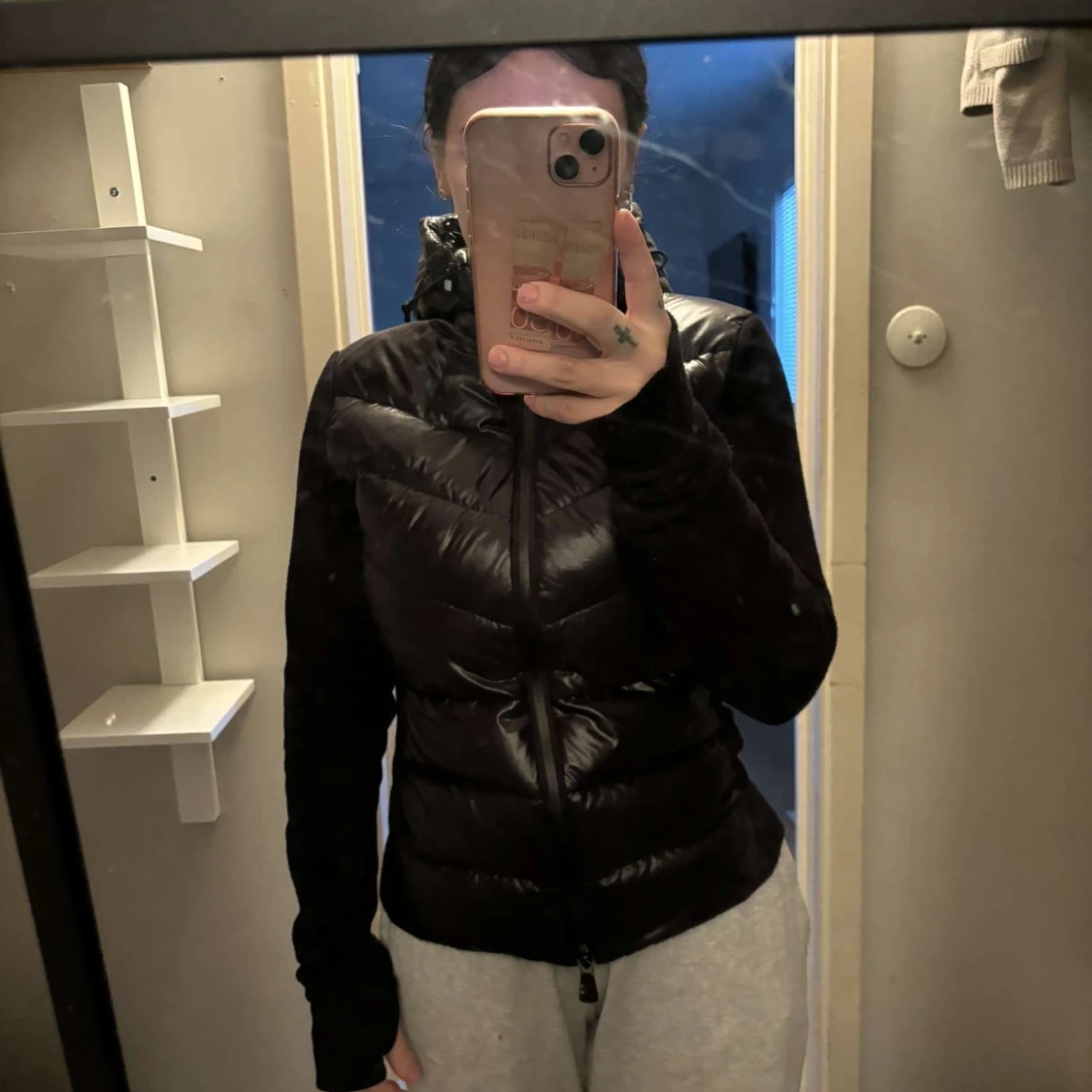 Svart dunjacka från Moncler