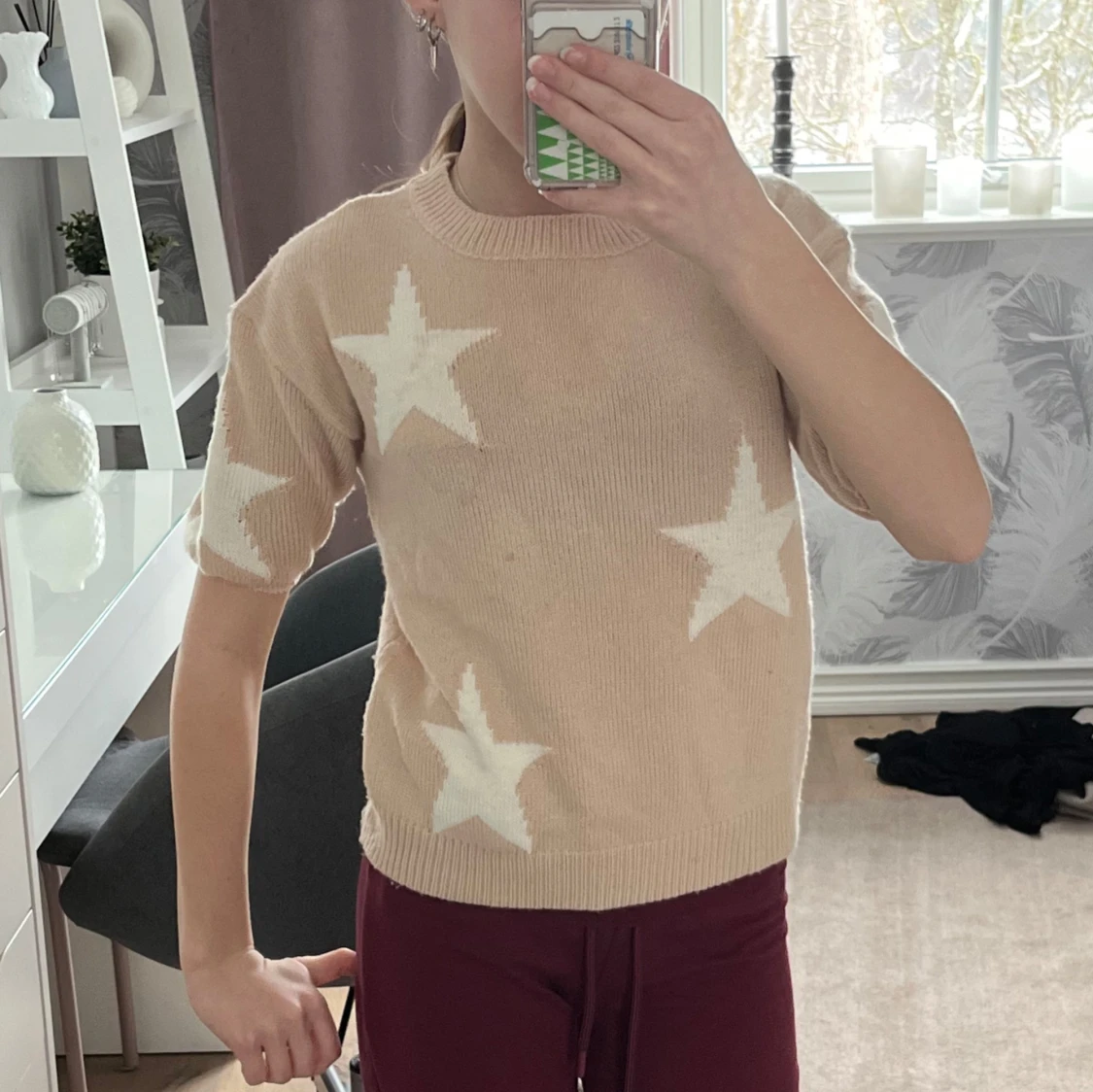 Beige stickad tröja med stjärnor