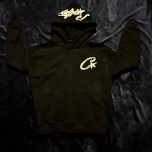 Corteiz hoodie  - 9/10 skicka har använt få tal säljer den på grund av garderob rensning så inga defekter på tröjan priset går att diskuteras 