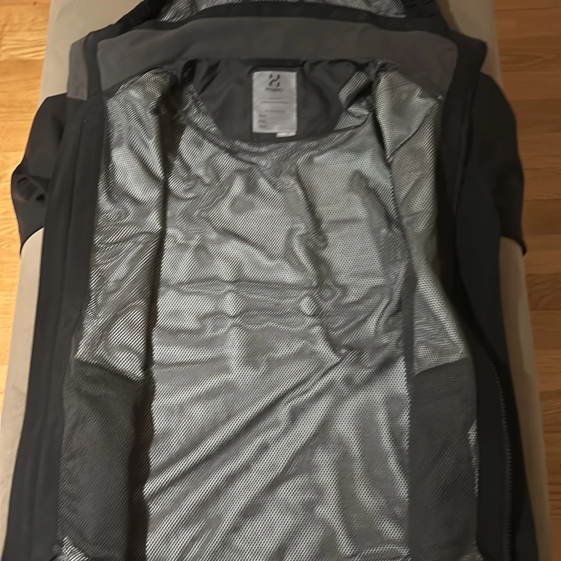 Svart regnjacka från Haglöfs - 1