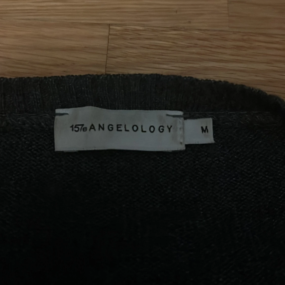 Mörkgrå omlottopp från Angelology - 2