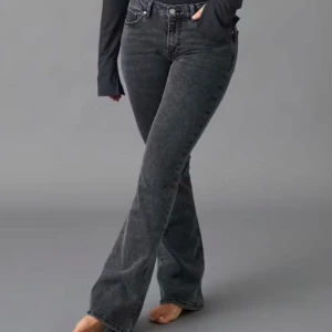 Lågmidjade bootcut jeans - Från Gina, storlek 36/S. Jag är 175❤️❤️