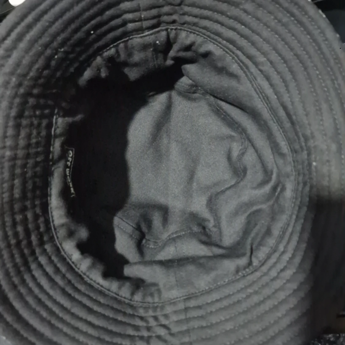 Mönstrad bucket hat från Off Work - 2