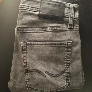 J&J Slim Glenn  - [Jack and jones Slim Glenn] [W29/L32] [Nypris ~ 600kr]  Hör gärna av dig vid frågor eller andra bilder!