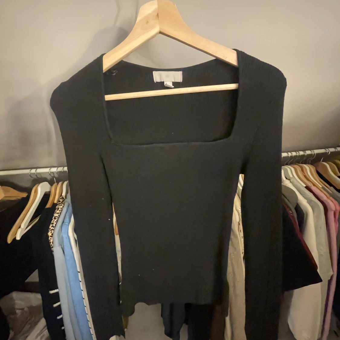 Svart ribbad tröja från H&M