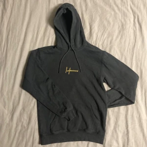 Svart hoodie Vailent - Svart hoodie från Vailent i storlek S. Bra skick. Bara att skriva vid funderingar!