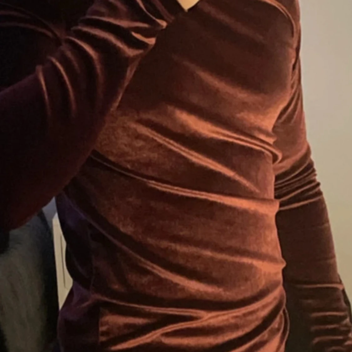 Vinröd sammetspolotröja från ASOS