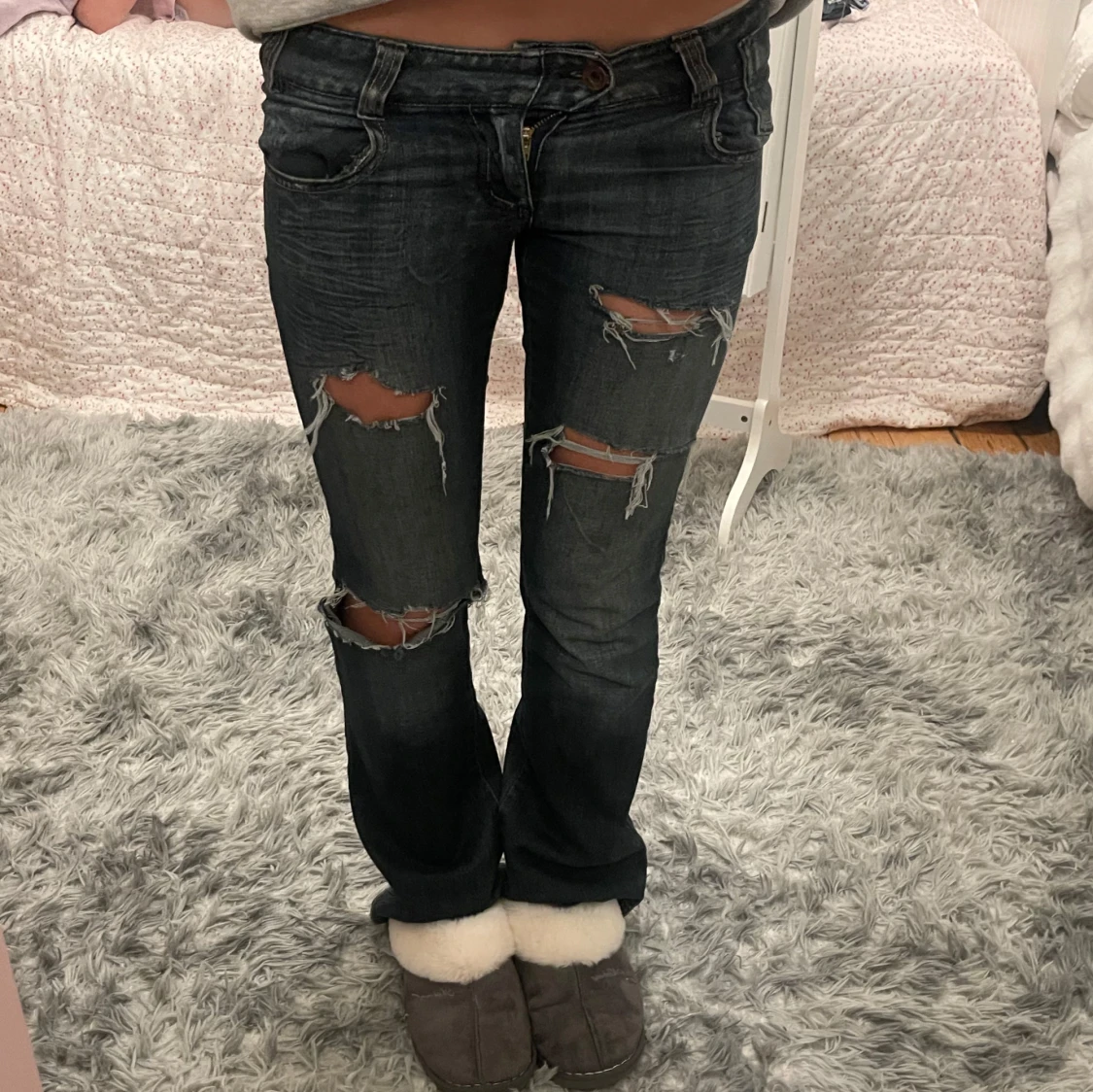 Lågmidjade bootcut jeans håliga! - 1