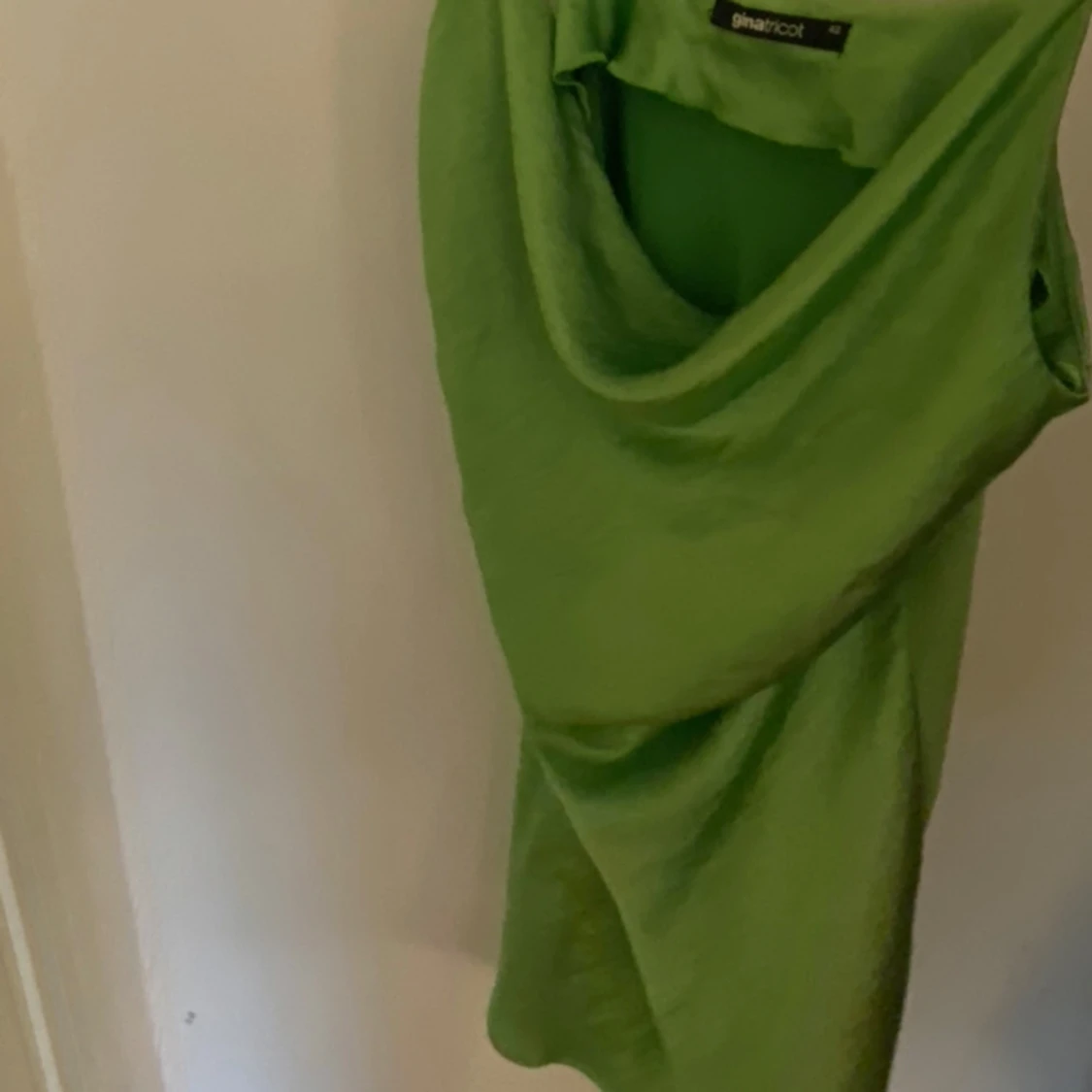 Grön klänning från Gina Tricot - 3