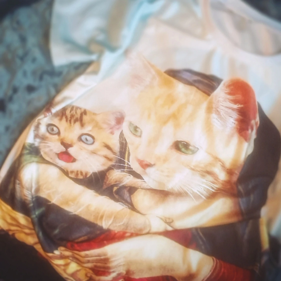 Vit t-shirt med kattmotiv - 2