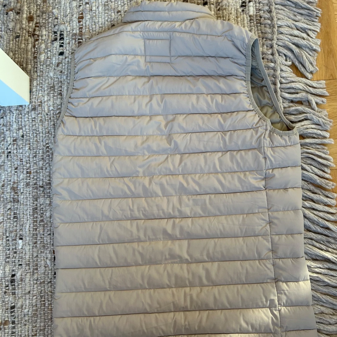 Beige quiltad dunväst med dragkedja - 1