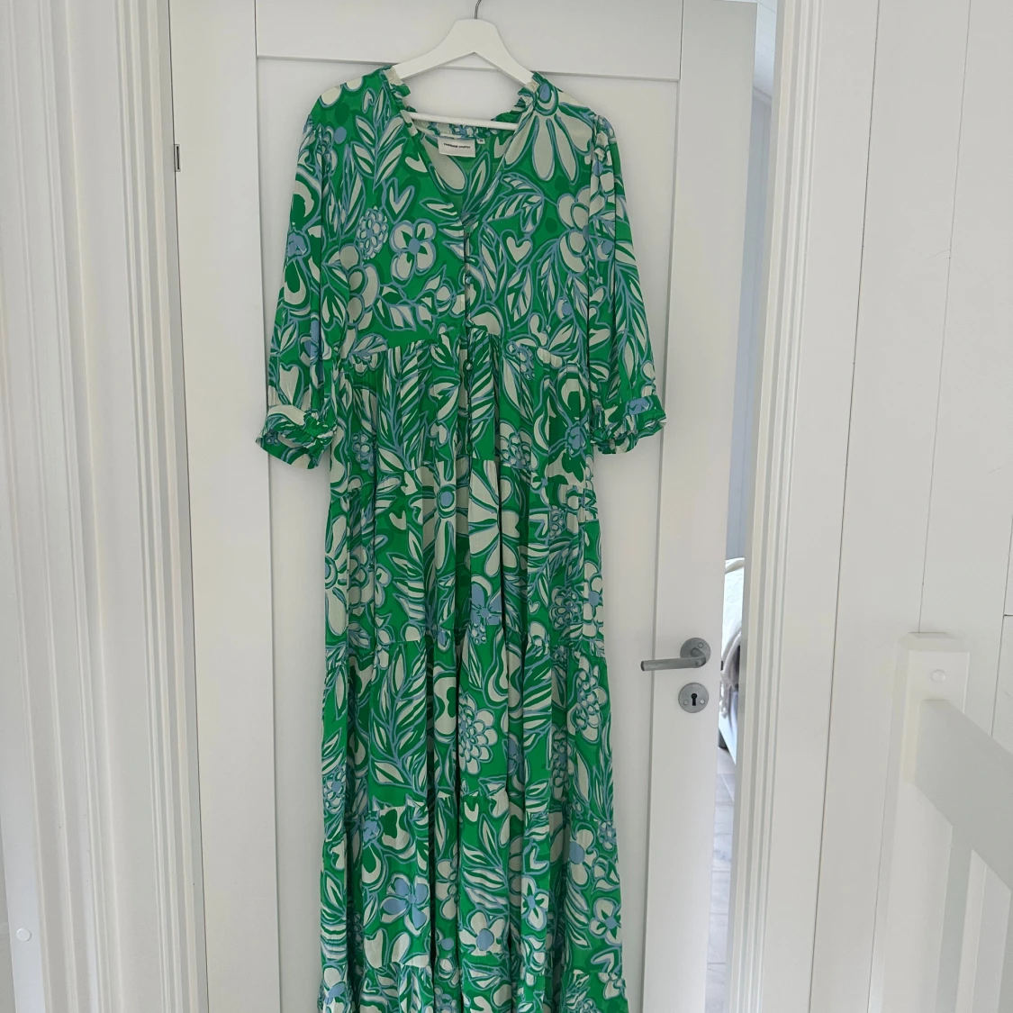 Grön blommig långklänning från Fabienne Charpot - 3