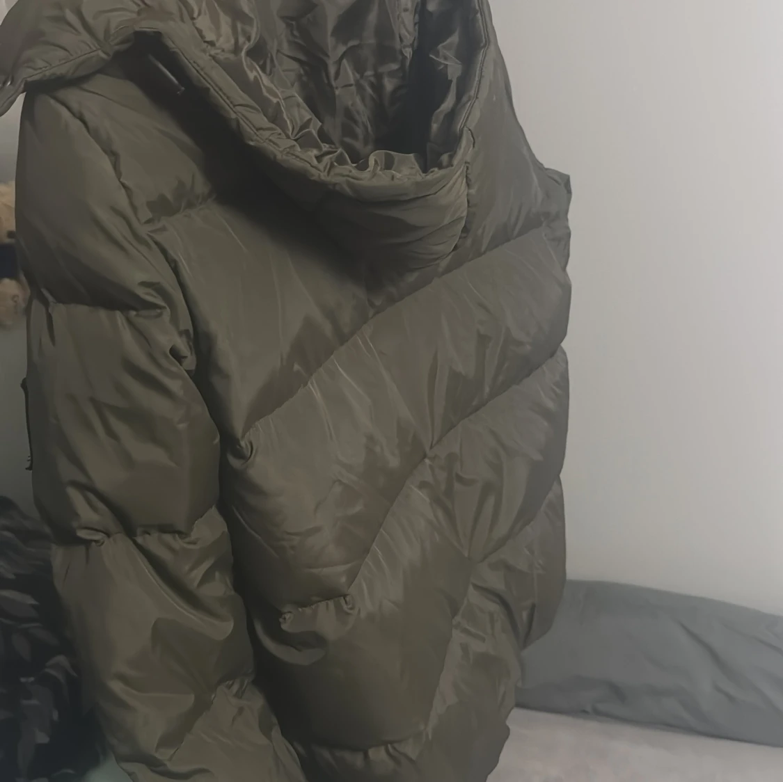 Olivgrön pufferjacka från Calvin Klein - 3