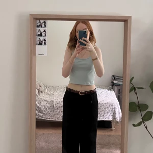 Ljusblått linne - Ljusblått linne från New Yorker som passar mig som är XS! Säljer för att den inte kommer till användning och jag behöver pengar till min student