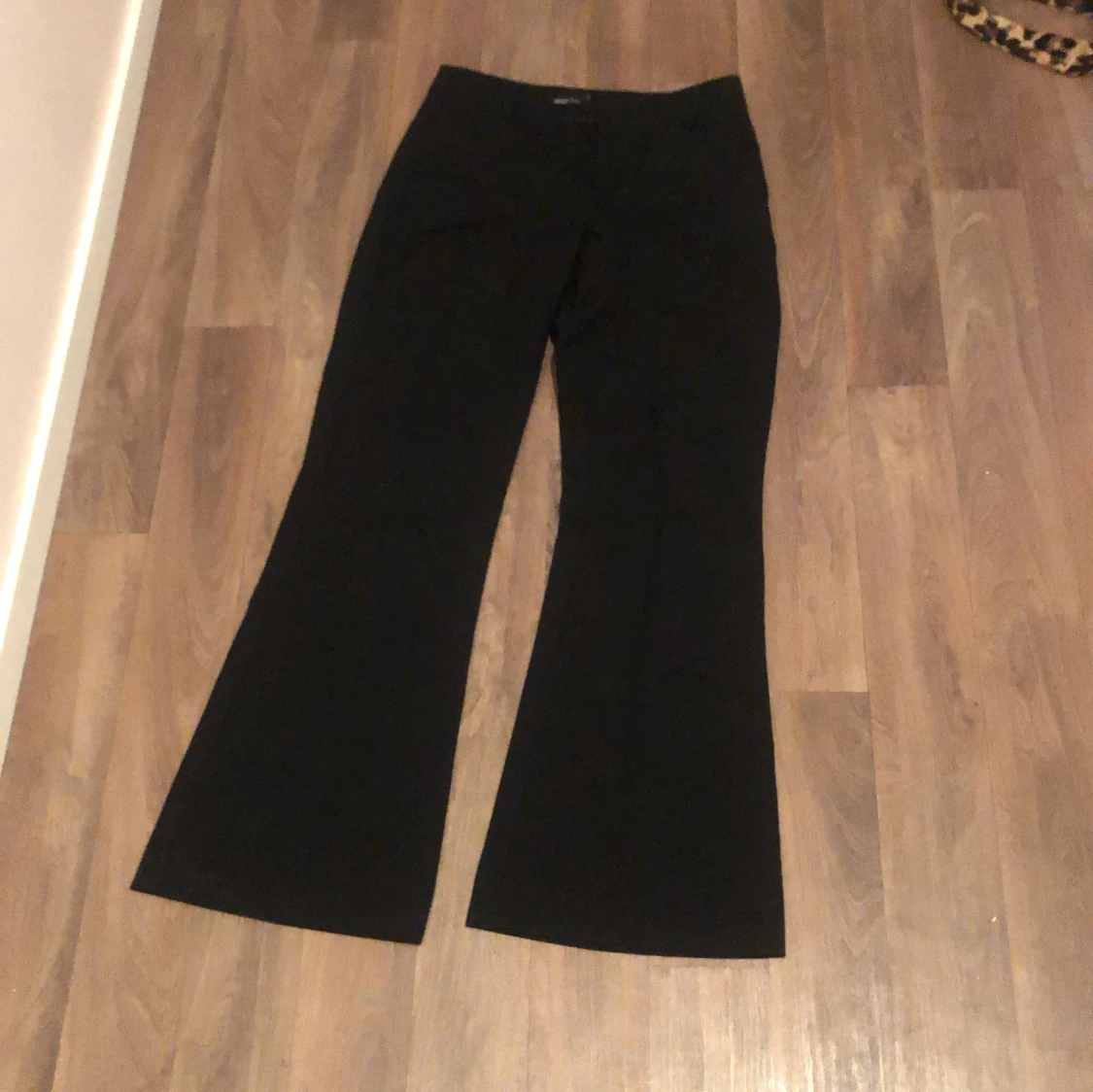 Svarta bootcut kostymbyxor