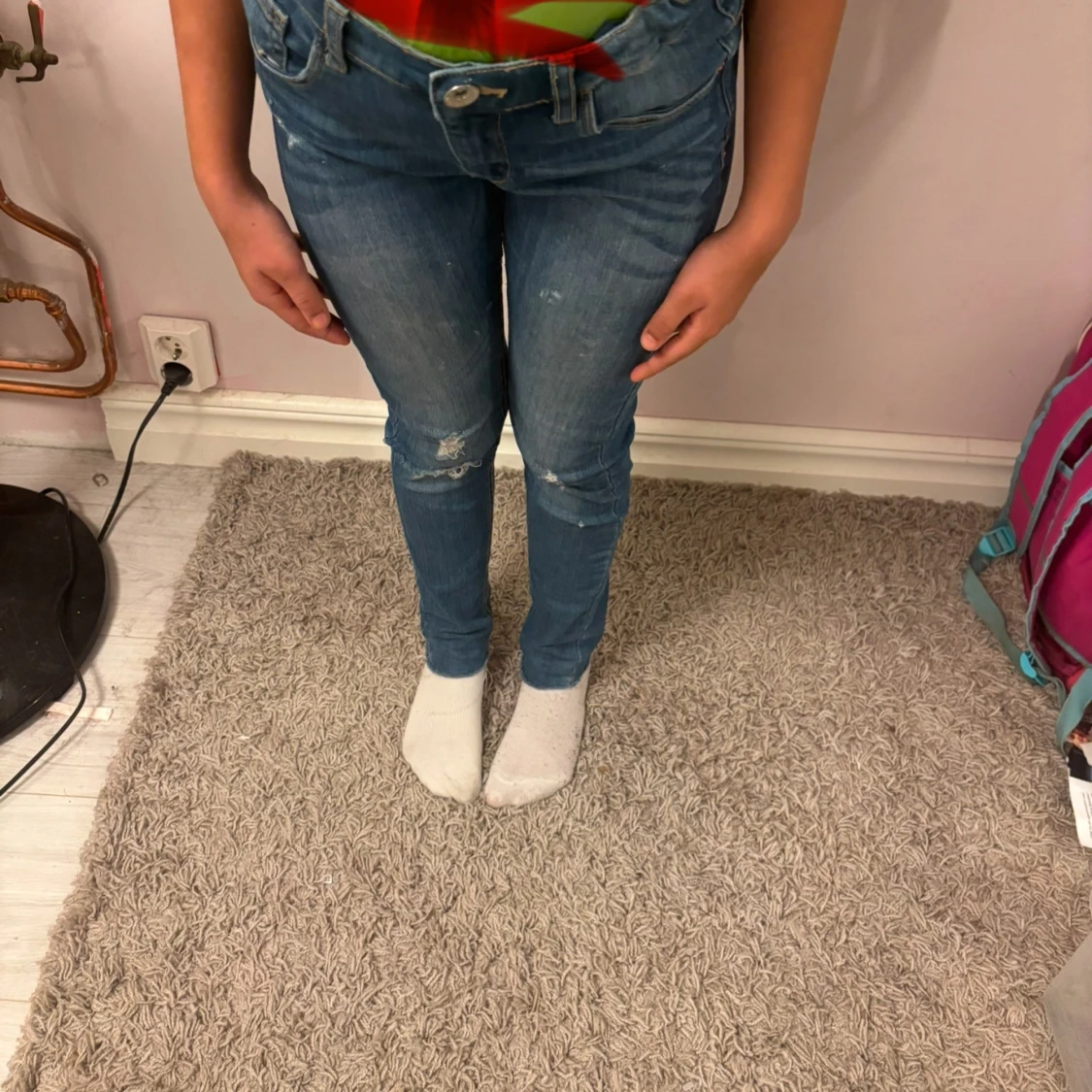 Blå skinny jeans med slitningar - 1