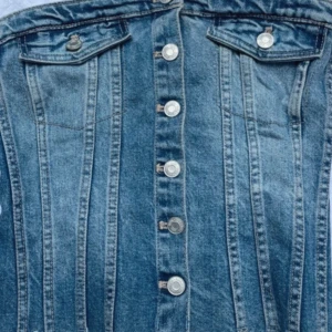 Zara jeans topp - Snygg blå jeanstopp från zara.