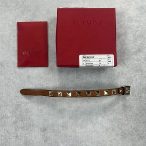 Valentino rockstud bracelet - – Condition: 9,5/10 - like new  – What is included: Box & card  – Retail price: 3100 + SEK
