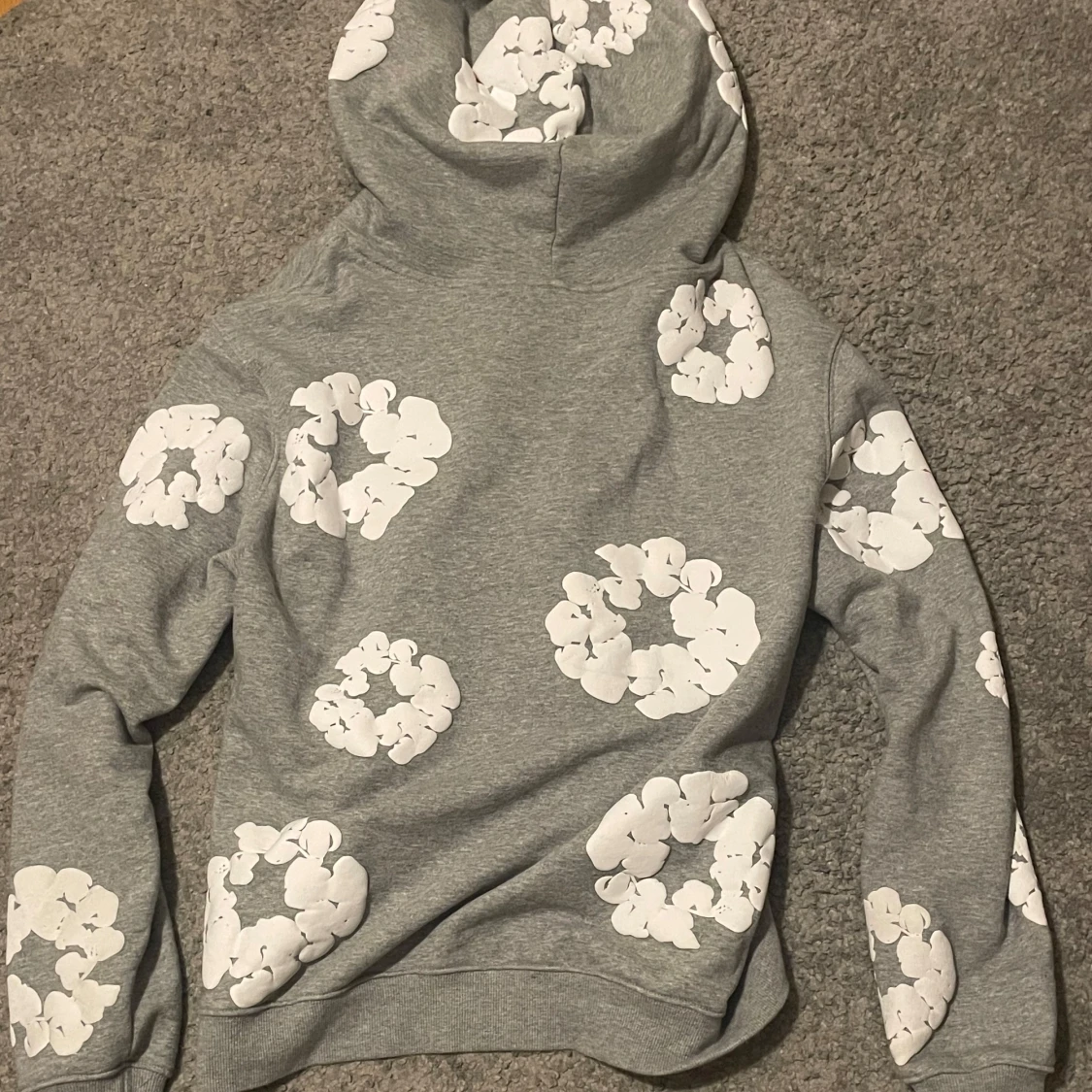 Grå hoodie med vita moln från Denim Tears - 3