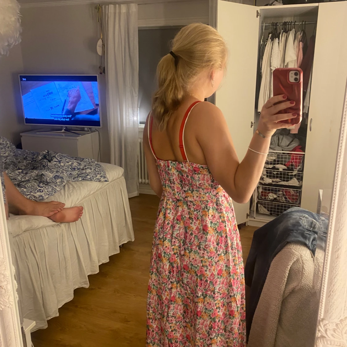 Blommig långklänning med snörning - 1