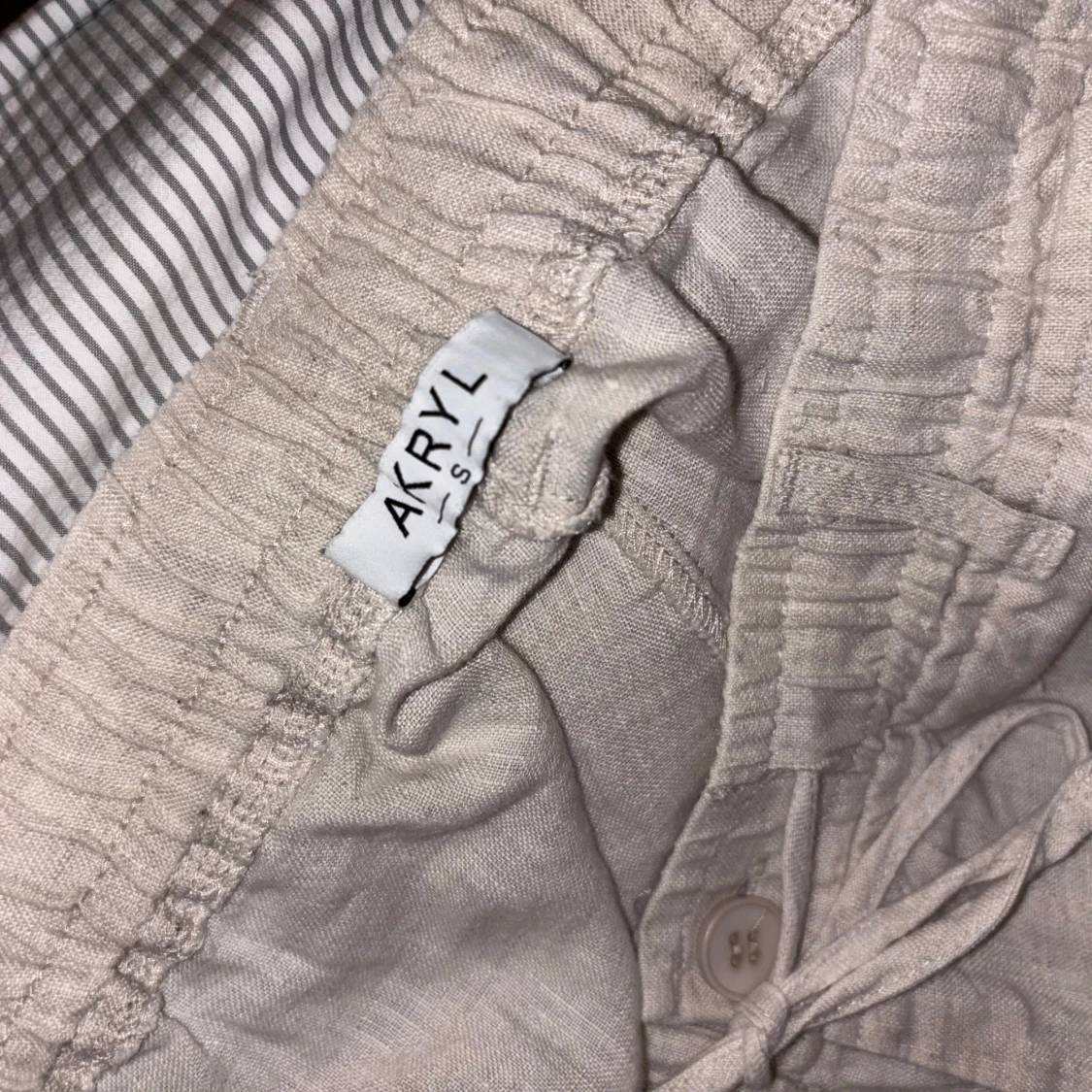 Beige linnebyxor från AKRYL - 2