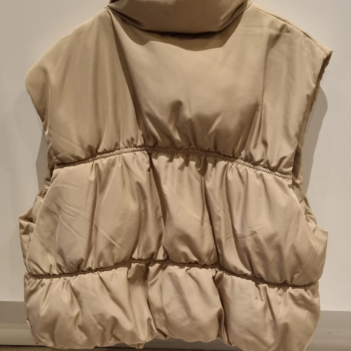 Beige dunväst från H&M XS - 1