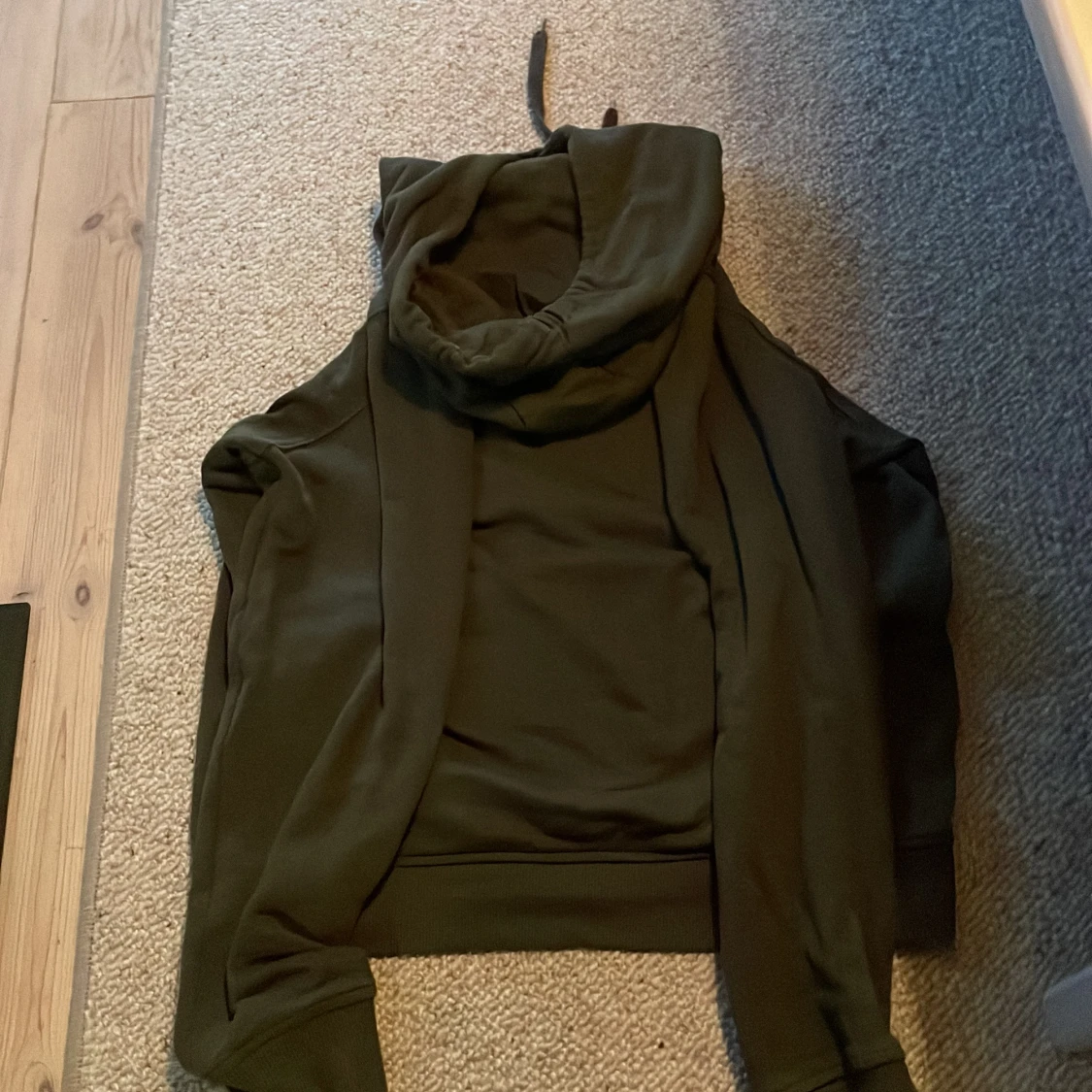 Mörkgrön hoodie från Lyle & Scott - 3