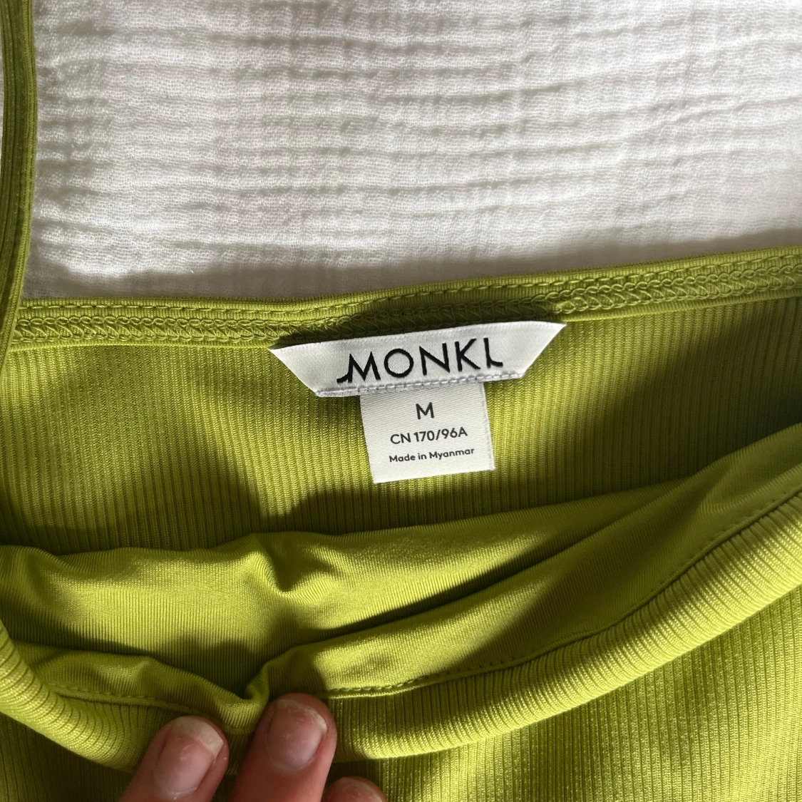 Grön ribbad linnetopp från Monki - 1