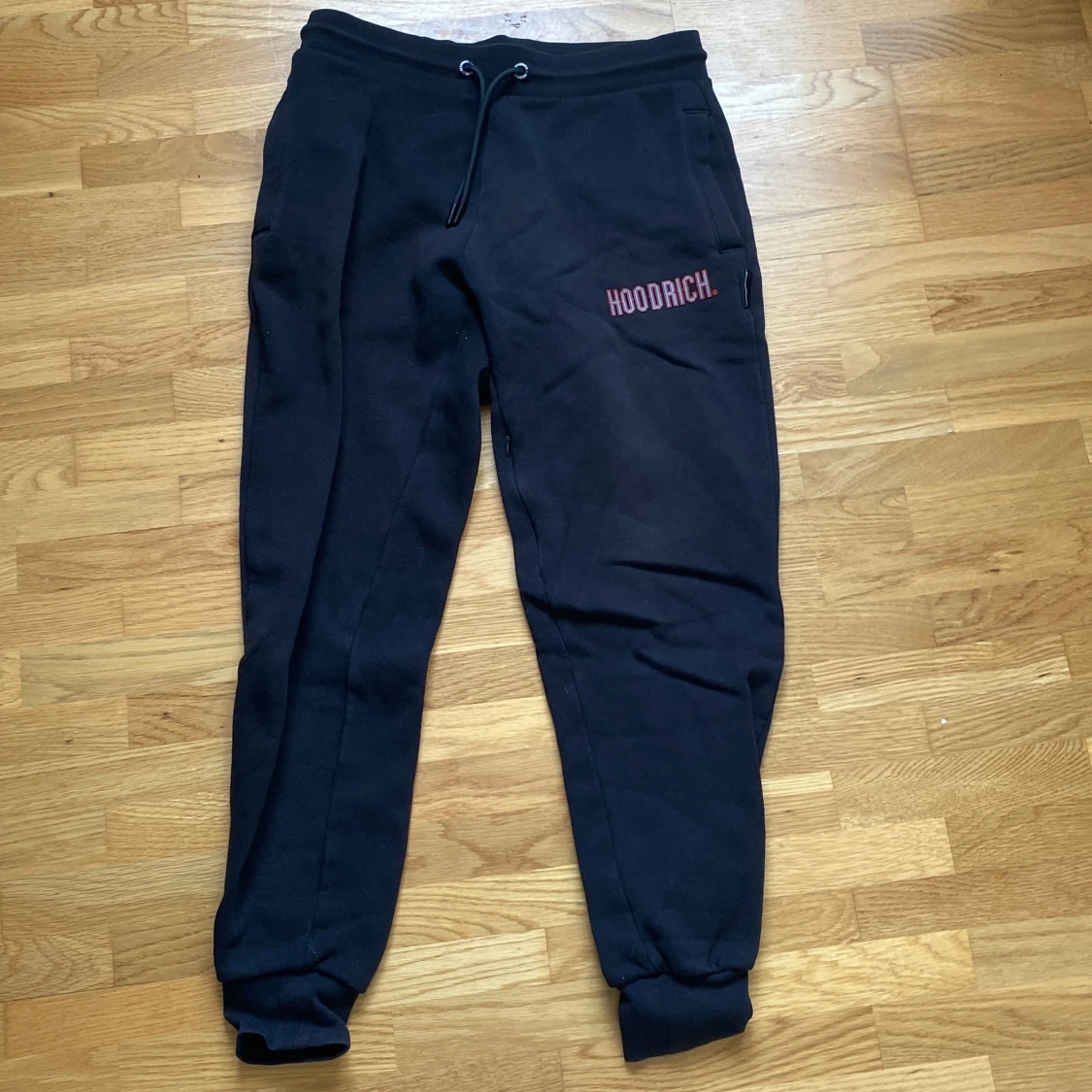 Svarta mjukisbyxor från Hoodrich S