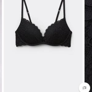 Intimissimi bh - Säljer denna då jag inte är ett fan av bygel löst köpte denna men var inget för mig så använd max 10 gånger är som ny storlek 70c men mer som 70b/a 