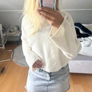 Vit stickad polotröja  - Vit snygg stickad tröja 