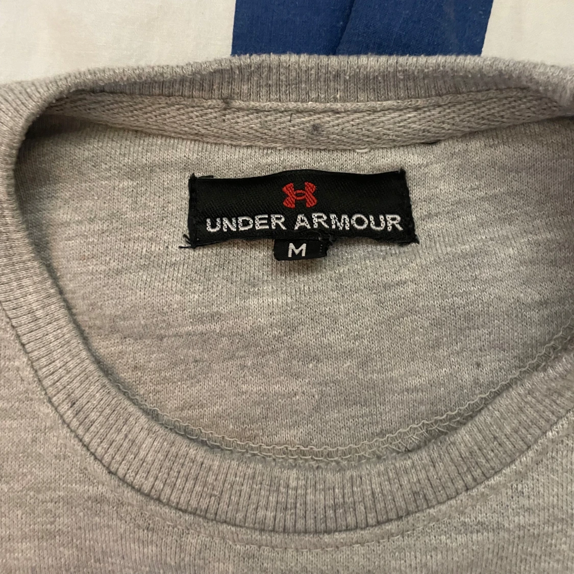 Grå sweatshirt från Under Armour - 3