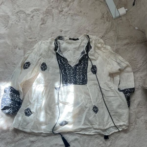 Blus från Zara  - Fin blus🩷