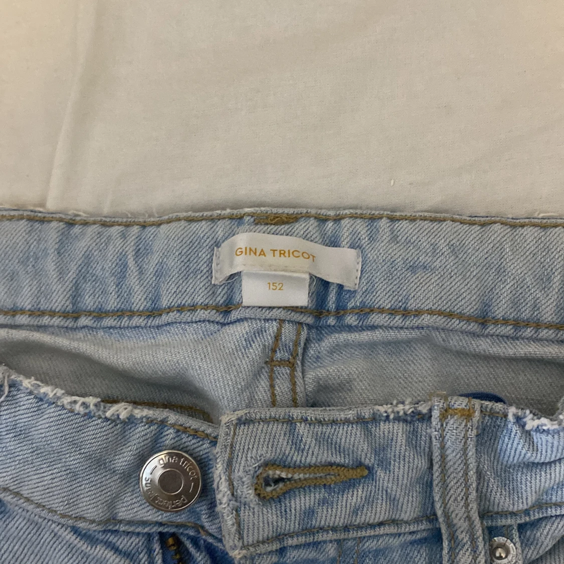 Ljusblå bootcut jeans från Gina Tricot - 2